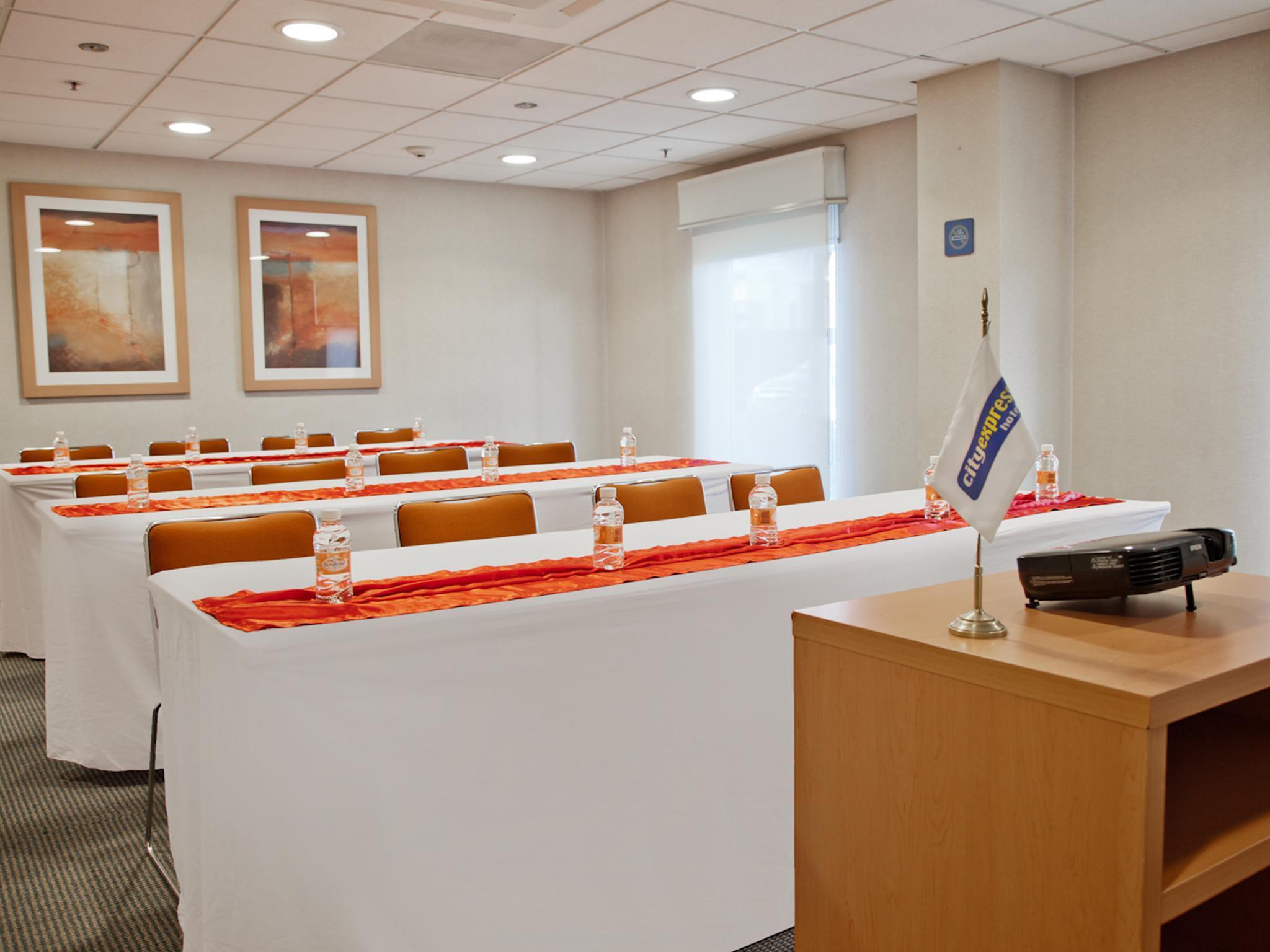 City Express By Marriott Celaya Parque Exterior foto