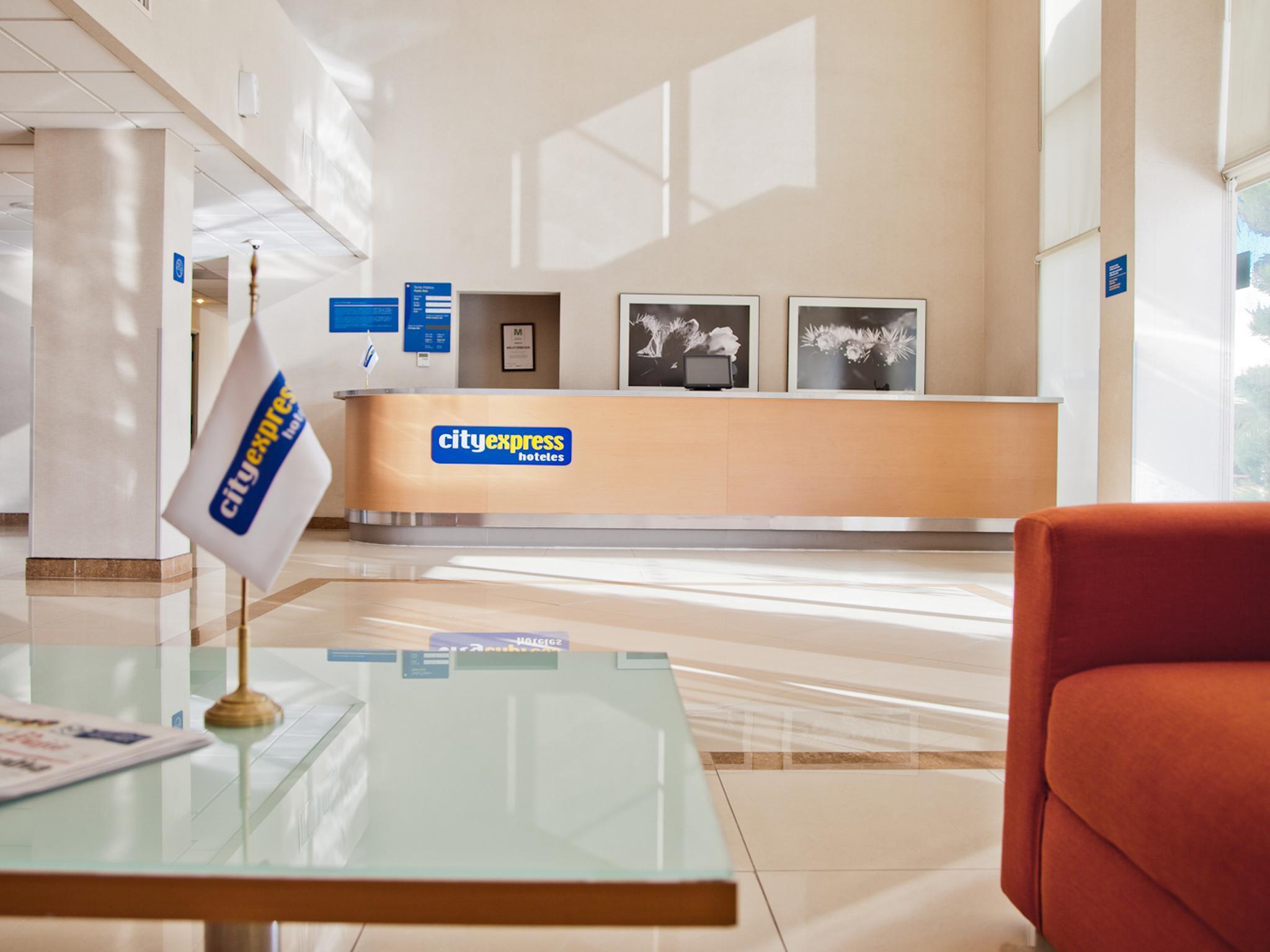 City Express By Marriott Celaya Parque Exterior foto