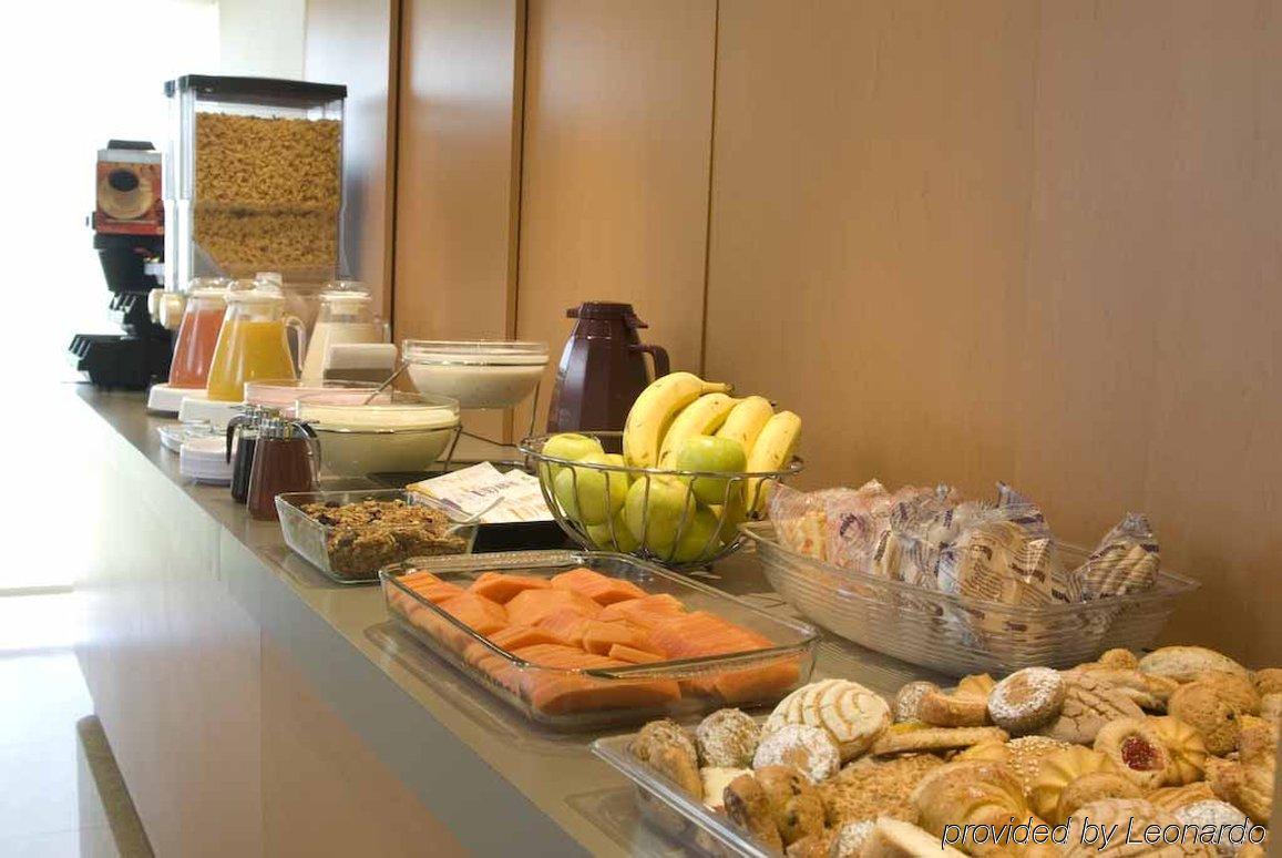 City Express By Marriott Celaya Parque Restaurante foto